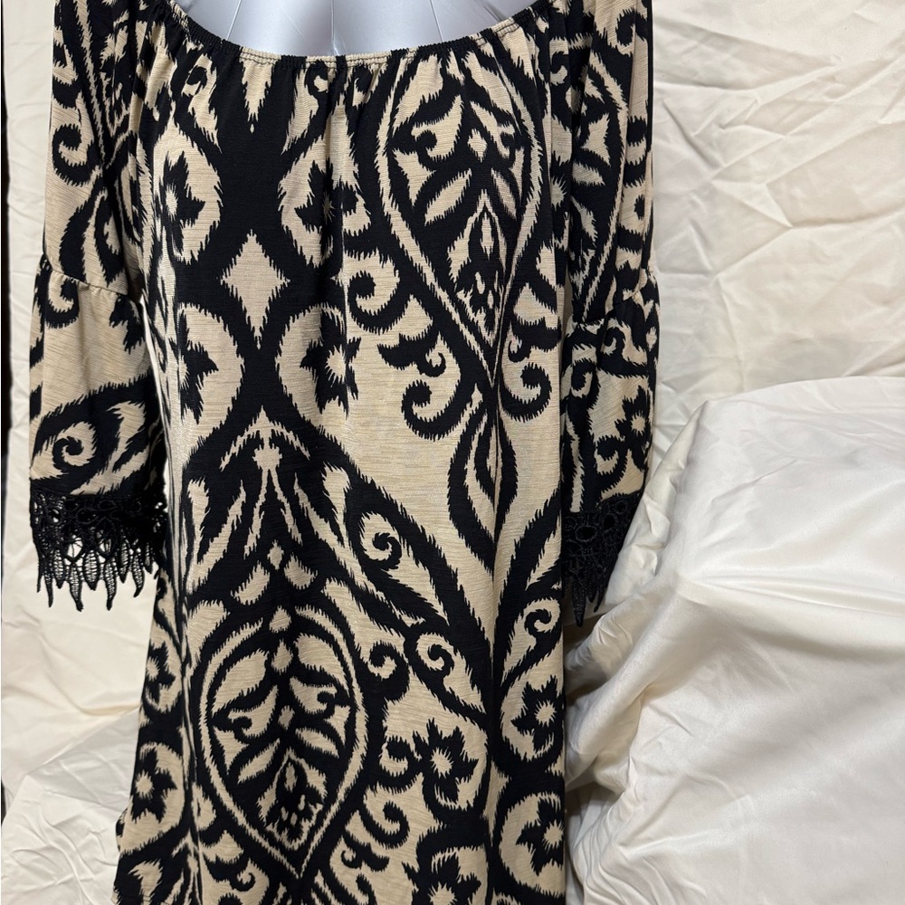 Cezanne Black and Cream Swirl Top You Can Wear On Or Off Shoulder Size L
